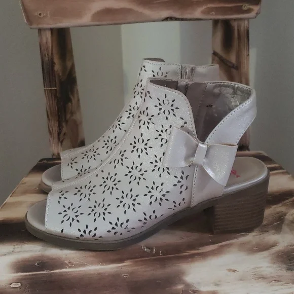 Big Girls Peep-Toe Sandals with Bow Accent Size 4M - Picture 4 of 14